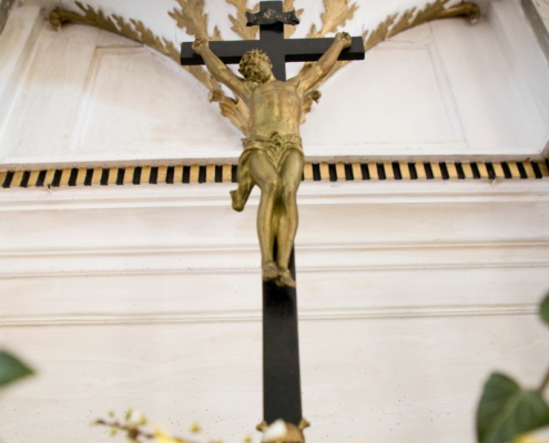 Kirche Marbach Kruzifix auf Altar